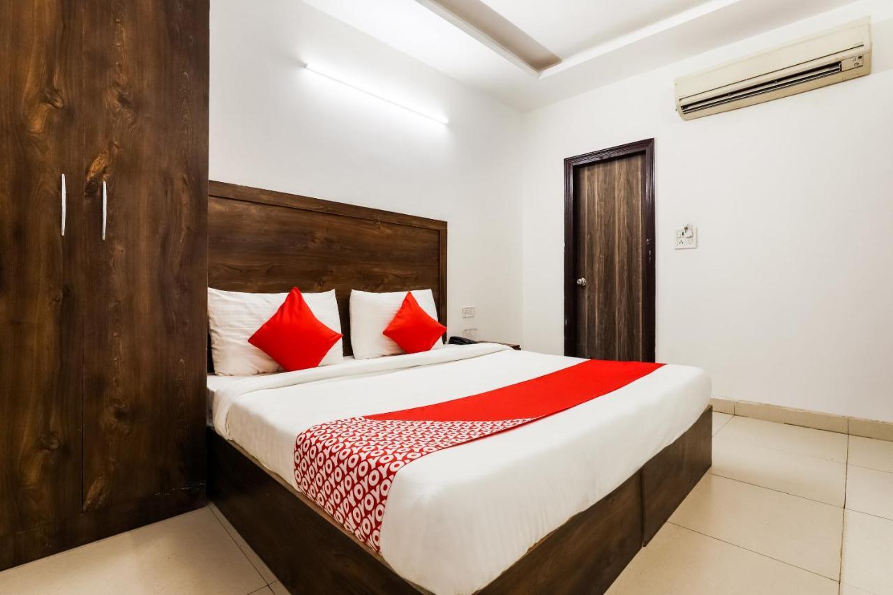 Oyo Flagship 76030 Ashok Park Metro Inn New Delhi Exterior photo